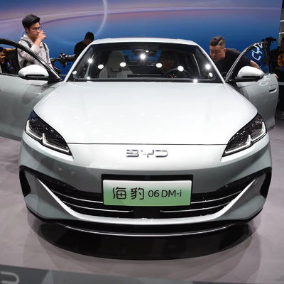 BYD Seal 06 DMI ガソリン・ガソリンハイブリッド 多機能ステアリングホイール付き 中型セダン